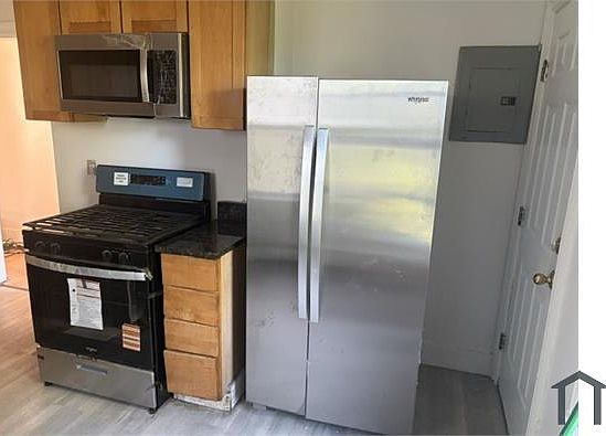 4th image of 30 Greenwood St Floor 2