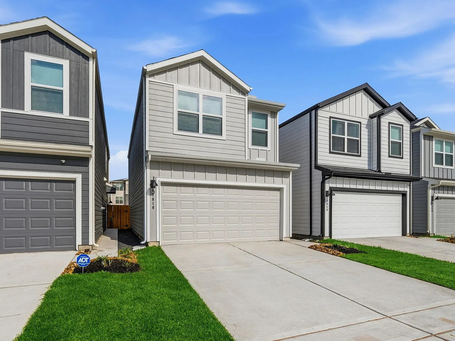 3 bed, 2.5 bath, $2,000 — Photo 2