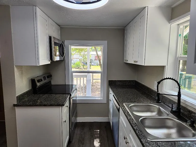 728 Hudson Rd — Photo 12