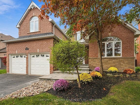 4th image of 1629 Valley Ridge Cres