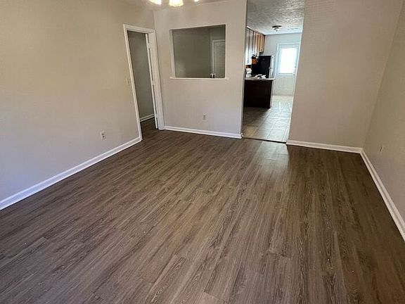3rd image of 264 Haymarket Ln