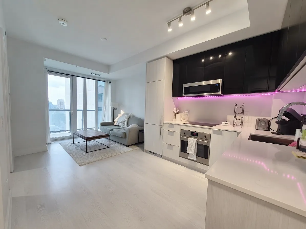 1607-308 Jarvis Street Toronto — Photo 1