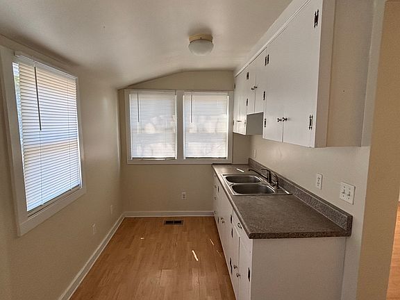3rd image of 1212 N Ohio St
