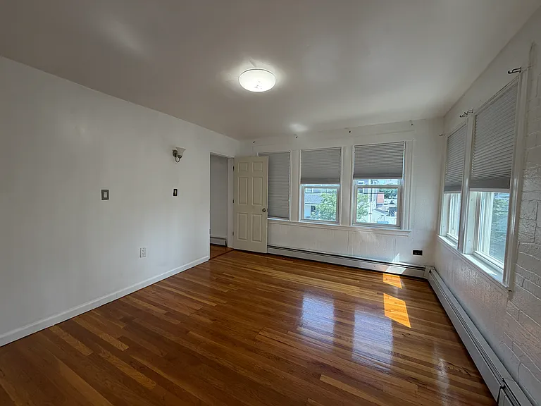 72 Emerald St #2 — Photo 8