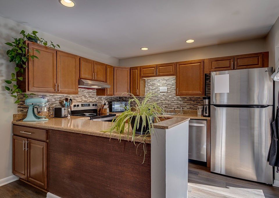1st image of 103 Cedarwood Ln