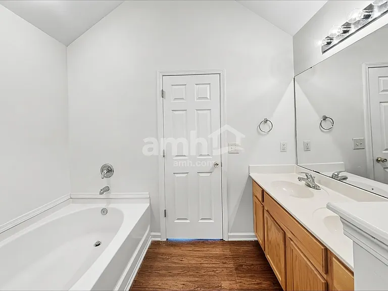 7636 Hidden Creek Dr — Photo 11
