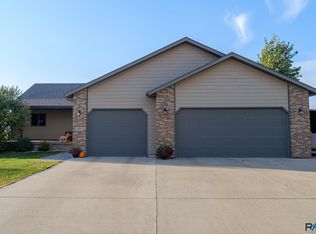 824 NW 11th St, Madison, SD 57042