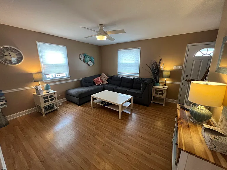 406 N Dorset Ave — Photo 3