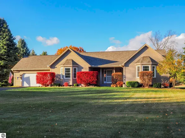 10480 Deerpath N, Traverse City, MI 49685