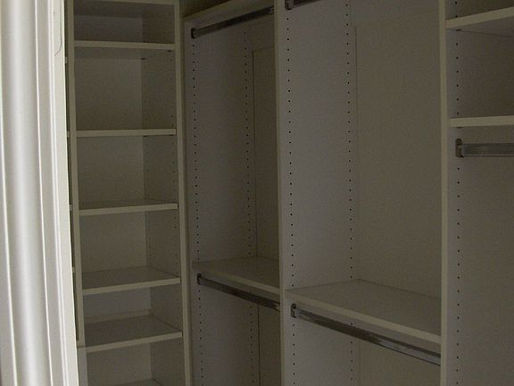 3rd image of 1105 Solvay Aisle