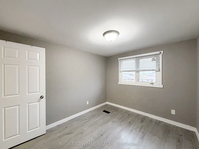 225 Kinmount Cres #UPPER — Photo 14