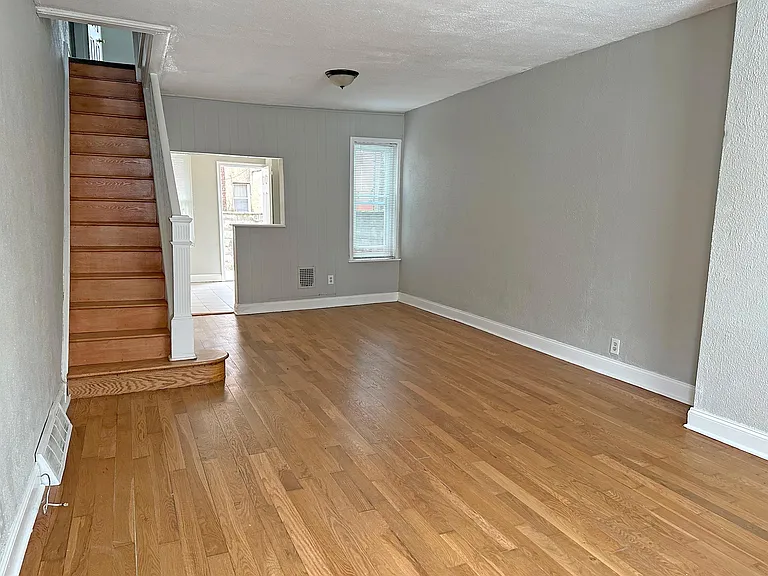 1528 S Hollywood St — Photo 5