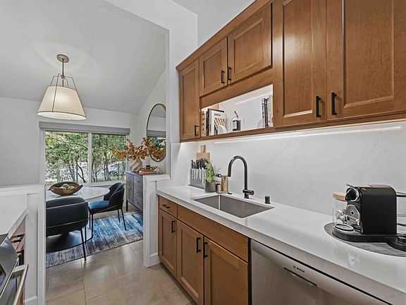 4th image of 1115 Crestview Dr #2