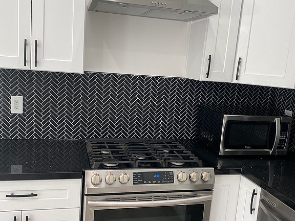 3rd image of 7620 Pomelo Dr