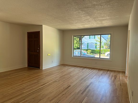 3rd image of 605 E 35th St