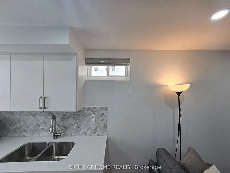458 Bergamot Ave #BASEMENT — Photo 36