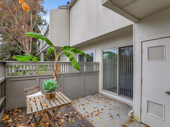 4th image of 622 S Fair Oaks Ave