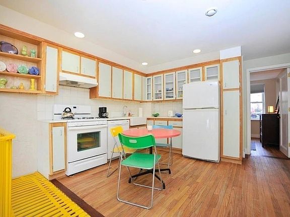 3rd image of 22 2nd St #1A