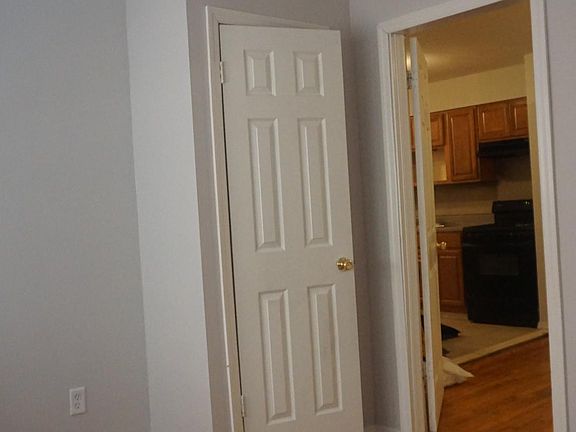 5th image of 46 Carteret St #10