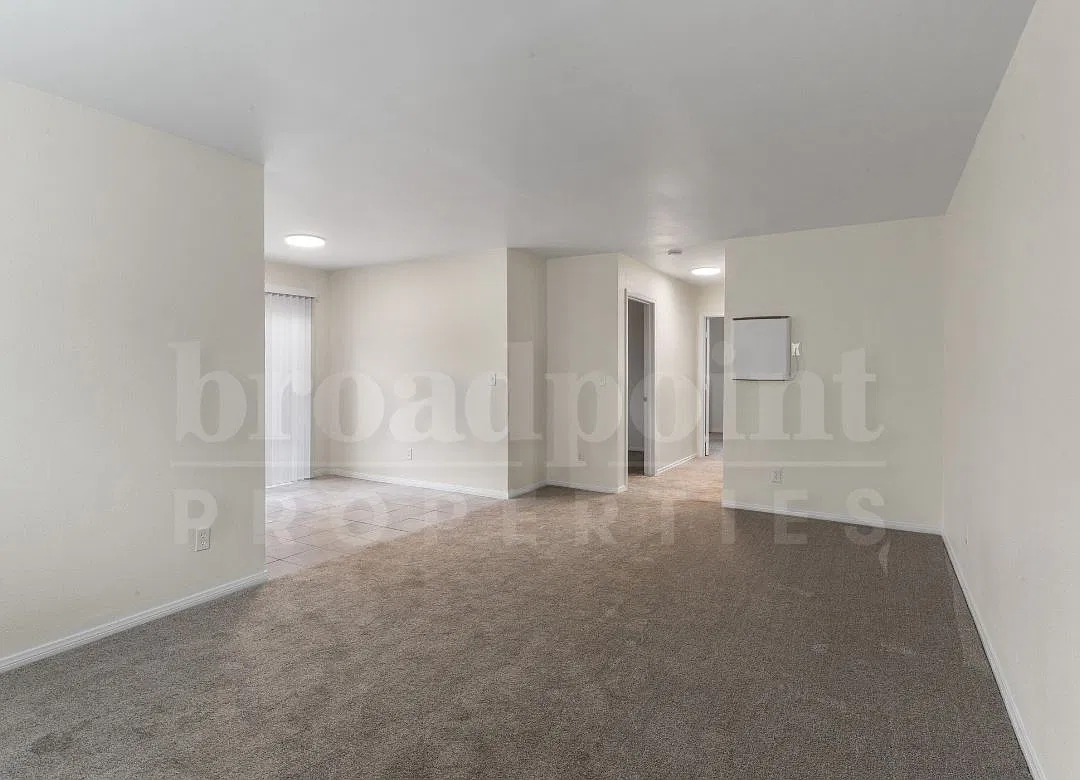 3 bed, $2,095 — Photo 3