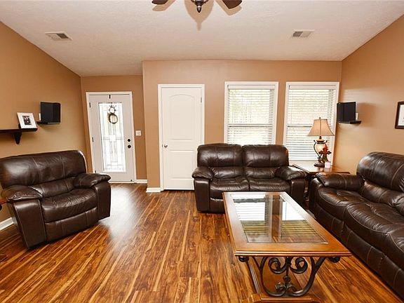 3rd image of 4047 Joshua Ln