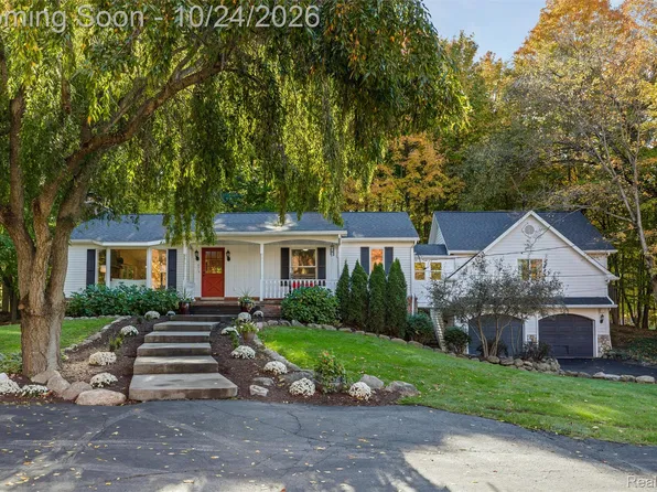 631 Fairbrook St, Northville, MI 48167