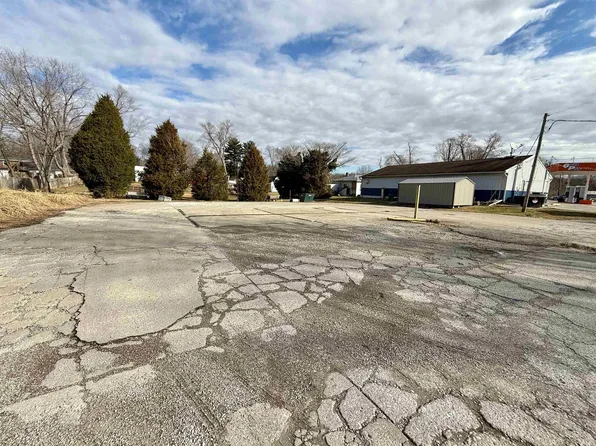 106 W Factory St, Winslow, IN 47598