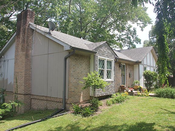 3rd image of 552 Elizabeth Crest Rd
