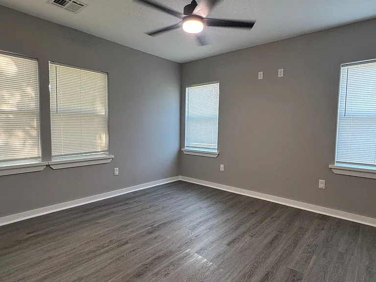 115 Hillside Dr — Photo 11