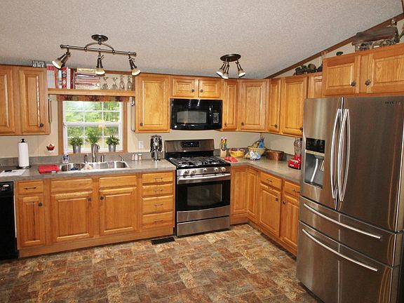 4th image of 2210 Mary Anne Dr