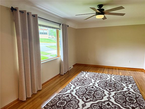 4th image of 313 Crest Ave
