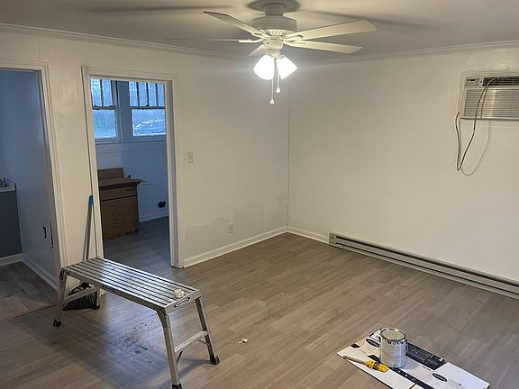 3rd image of 210 W Watauga Ave APT B