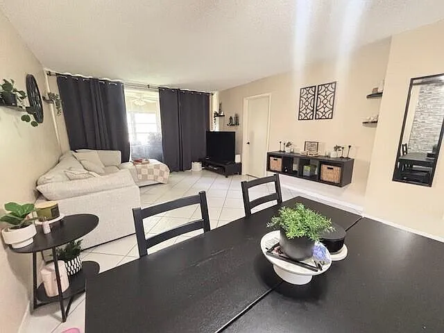 2 bed, 2.0 bath, 880 sqft, $2,200 — Photo 2