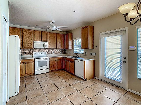 5th image of 13306 Daniels Landing Cir