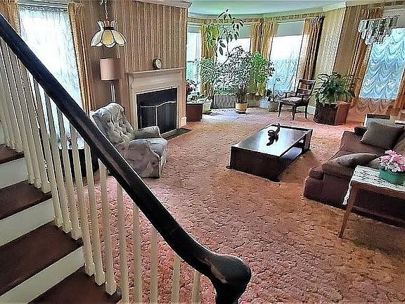 Grand living room