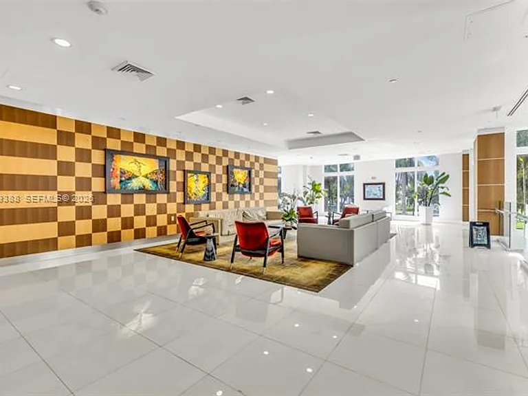 1800 N Bayshore Dr #4208 — Photo 2