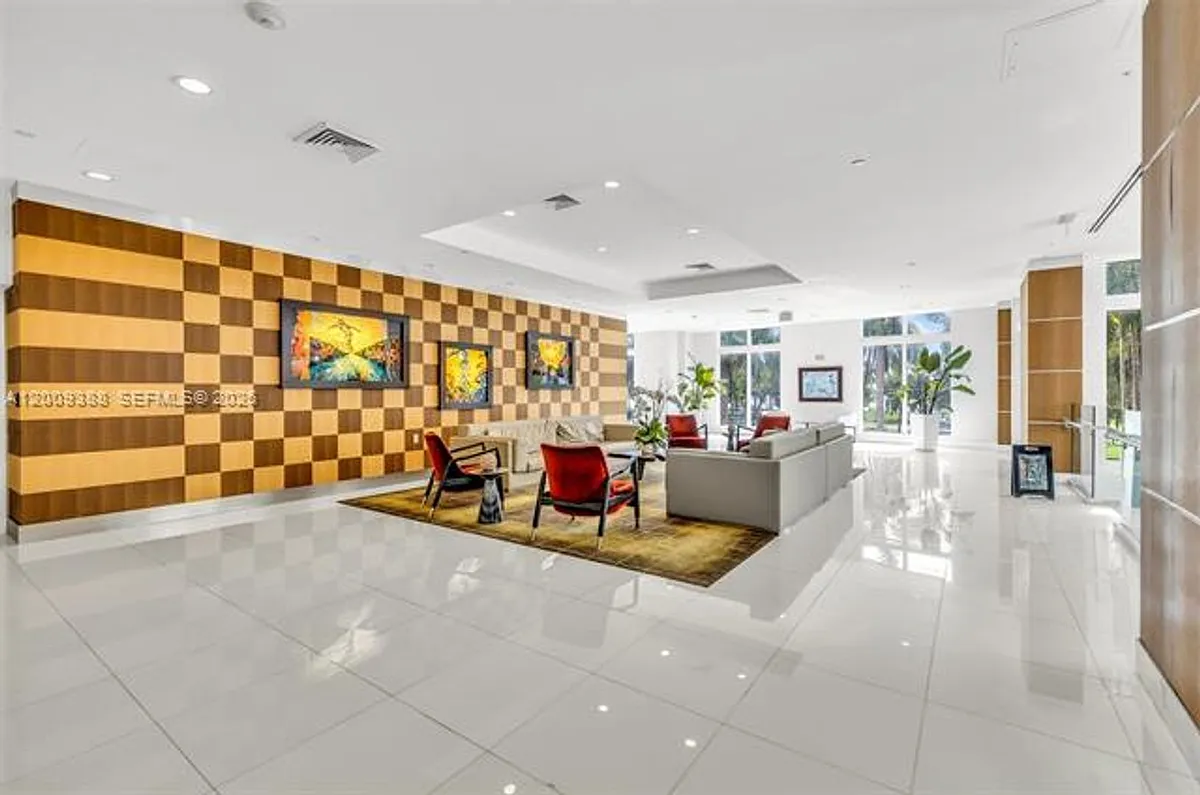 Photo 2 of 27 - 1800 N Bayshore Dr #4208 - Miami, FL Building Photo - 1800 N Bayshore Dr #4208
