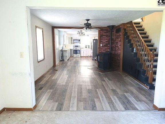 3rd image of 2352 Comanche Rd