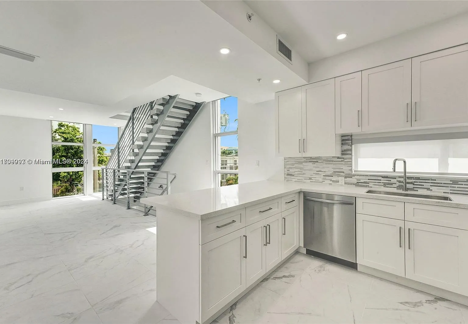 2 bed, 1500 sqft, $4,200 — Photo 1