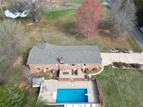 932 Young Rd, Stoneville, NC 27048