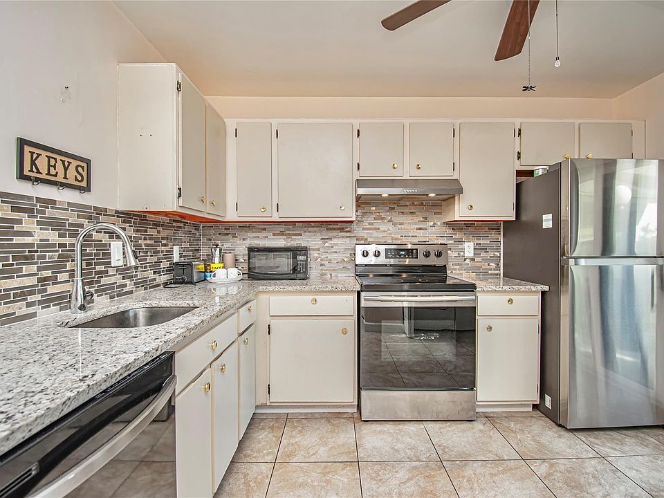 1st image of 381 Ottawa Court