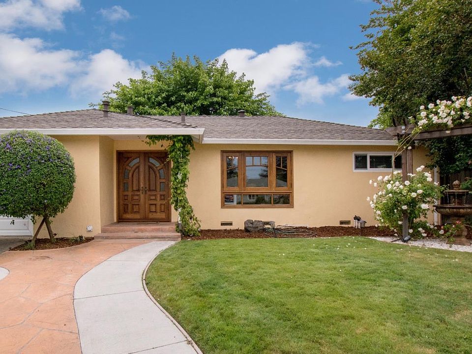 1st image of 1070 Manhattan Ct