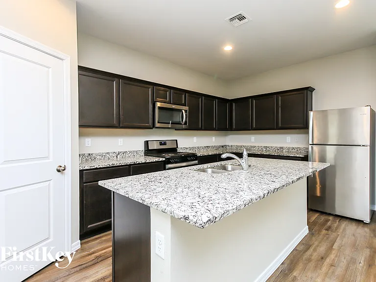 398 W Powell Dr — Photo 5