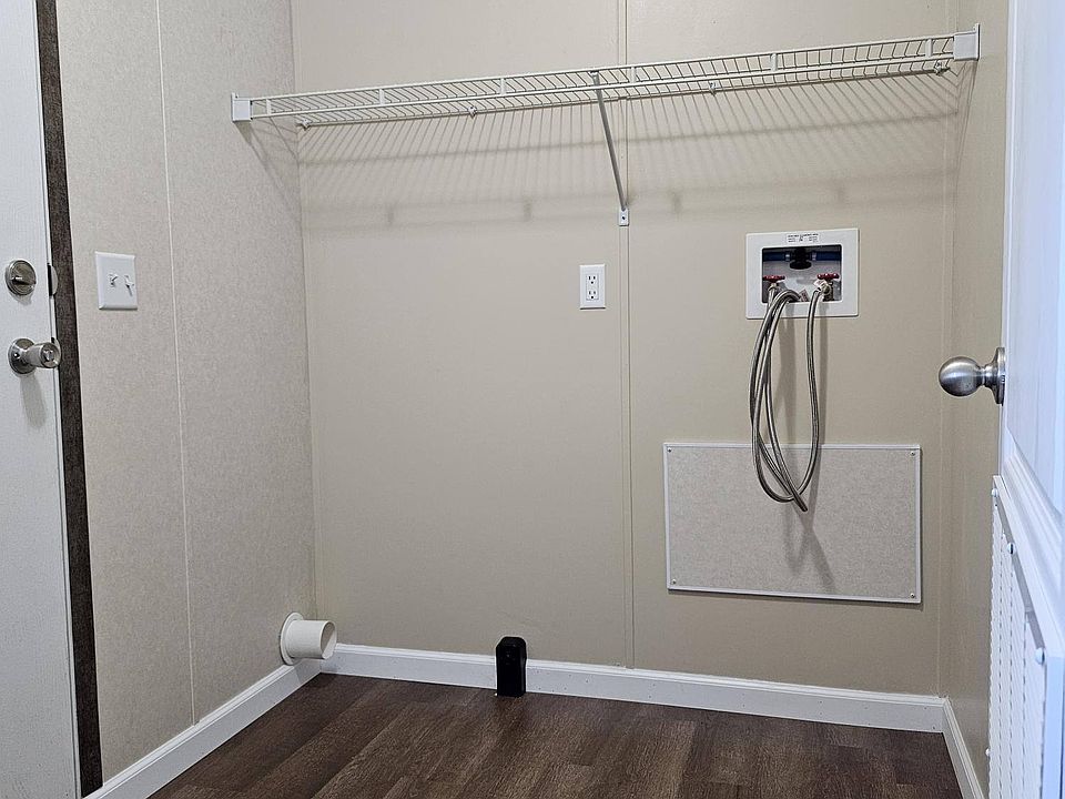 1st image of 802 Carriage Lane Est