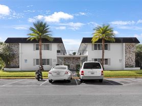 2040 NE 170th St, North Miami Beach, FL