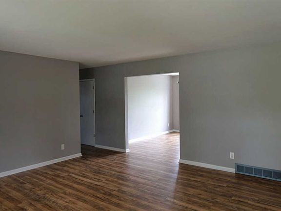 2nd image of 118 Lawrence Dr