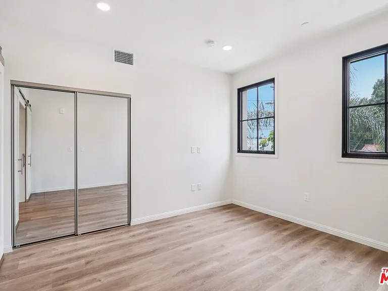 951 S Wilton Pl #204 — Photo 32