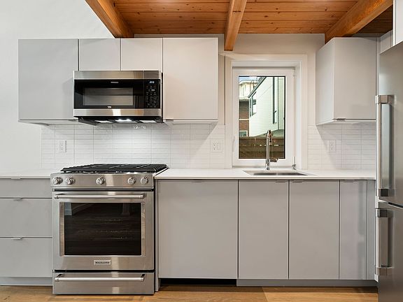 4th image of 2617F Franklin Ave E