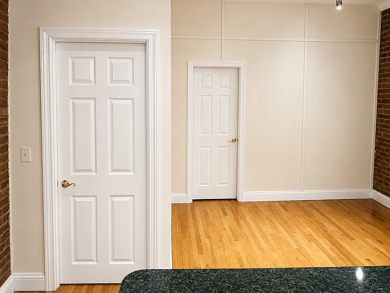 235 E 13th St #1K — Photo 4
