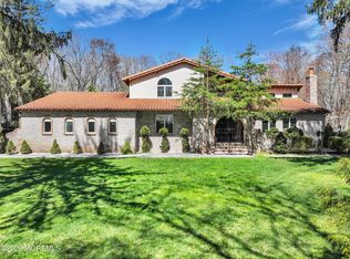 12 Red Fox Run, Manalapan, NJ
